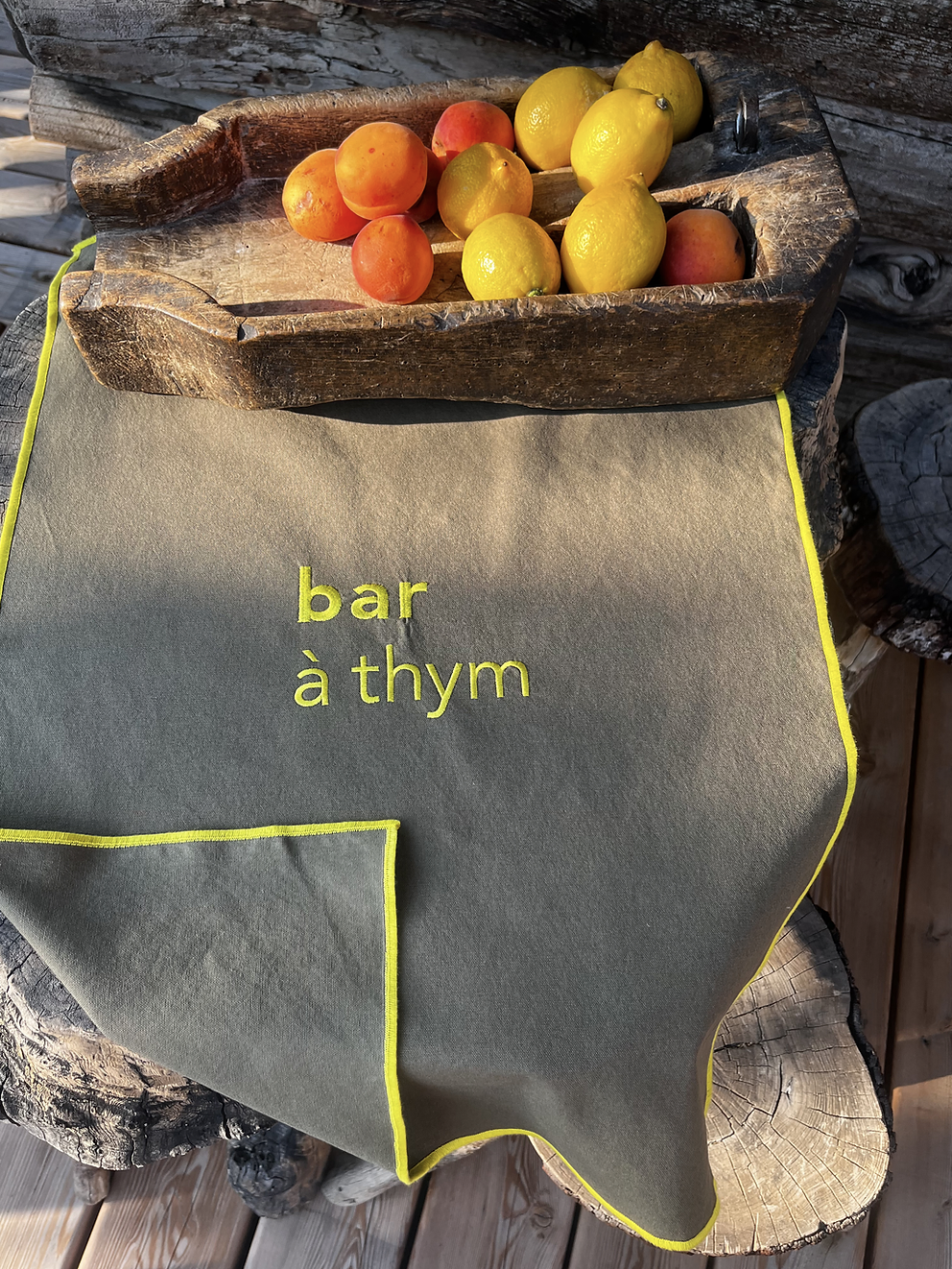 Torchon brodé- BAR A THYM/ kaki et jaune