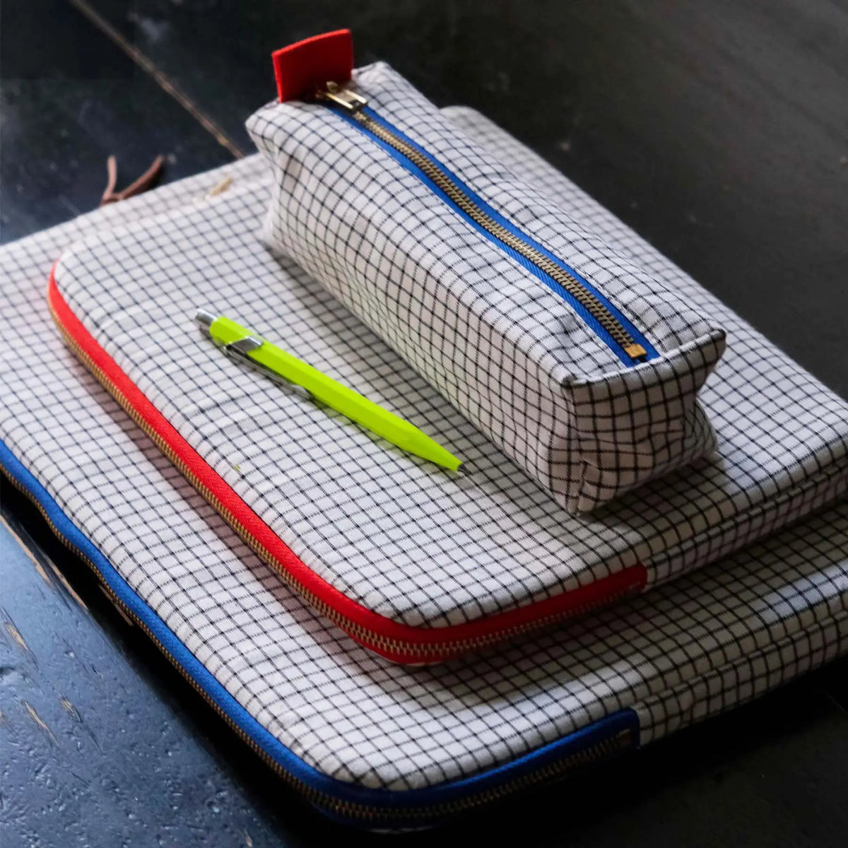 Trousse - à carreaux