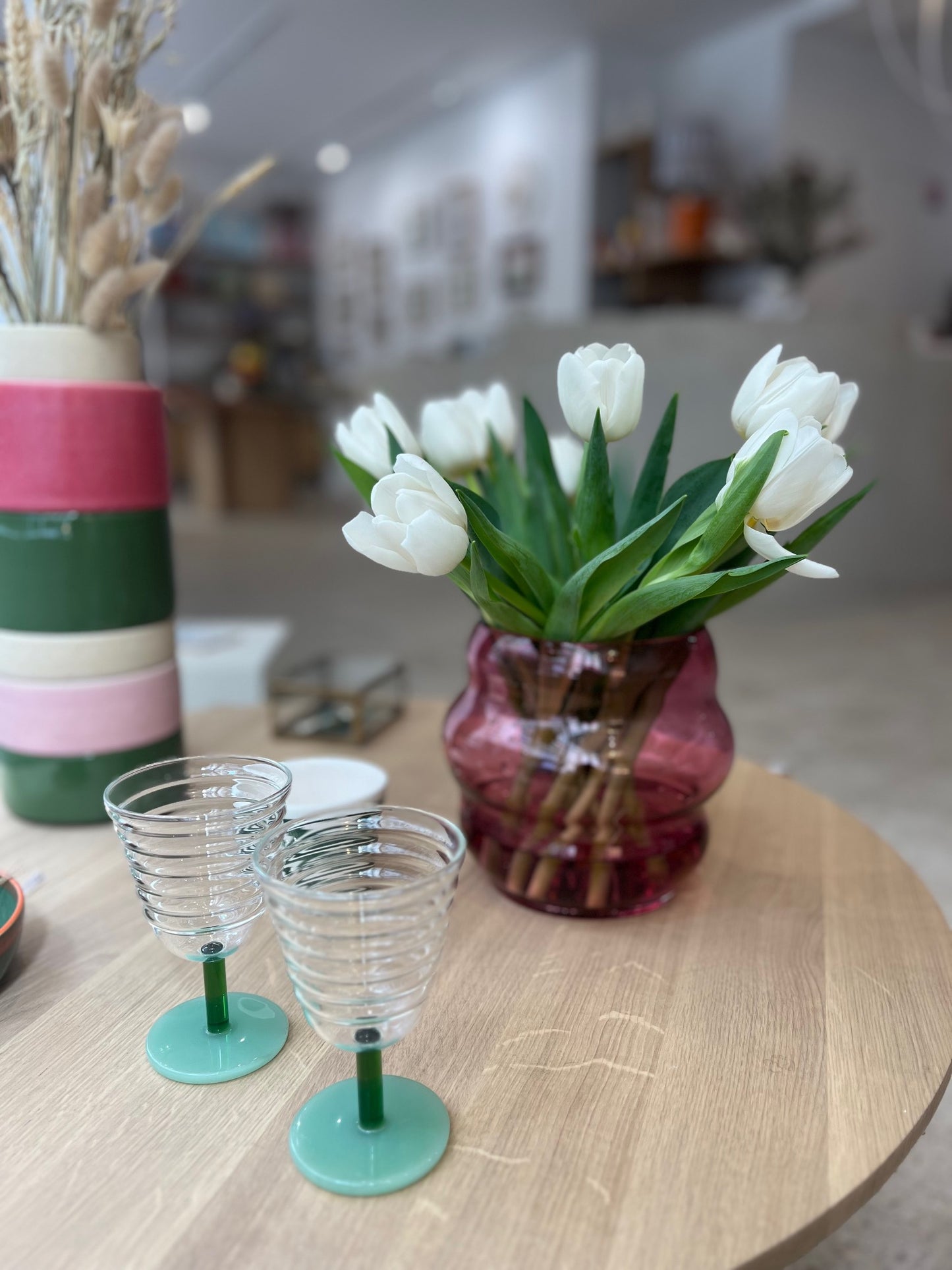 Vase M - Muse Rubine