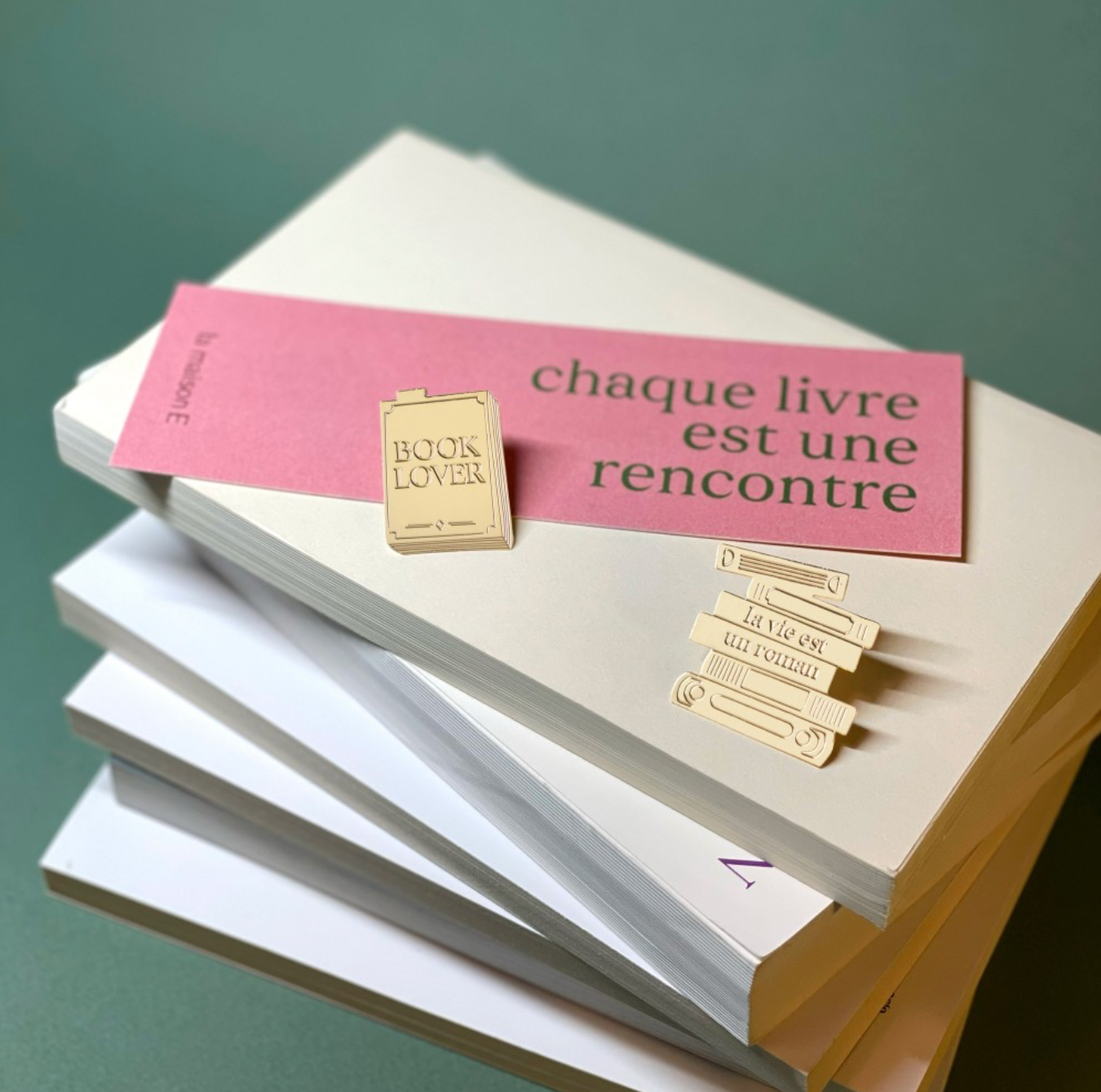 Pin's LA VIE EST UN ROMAN