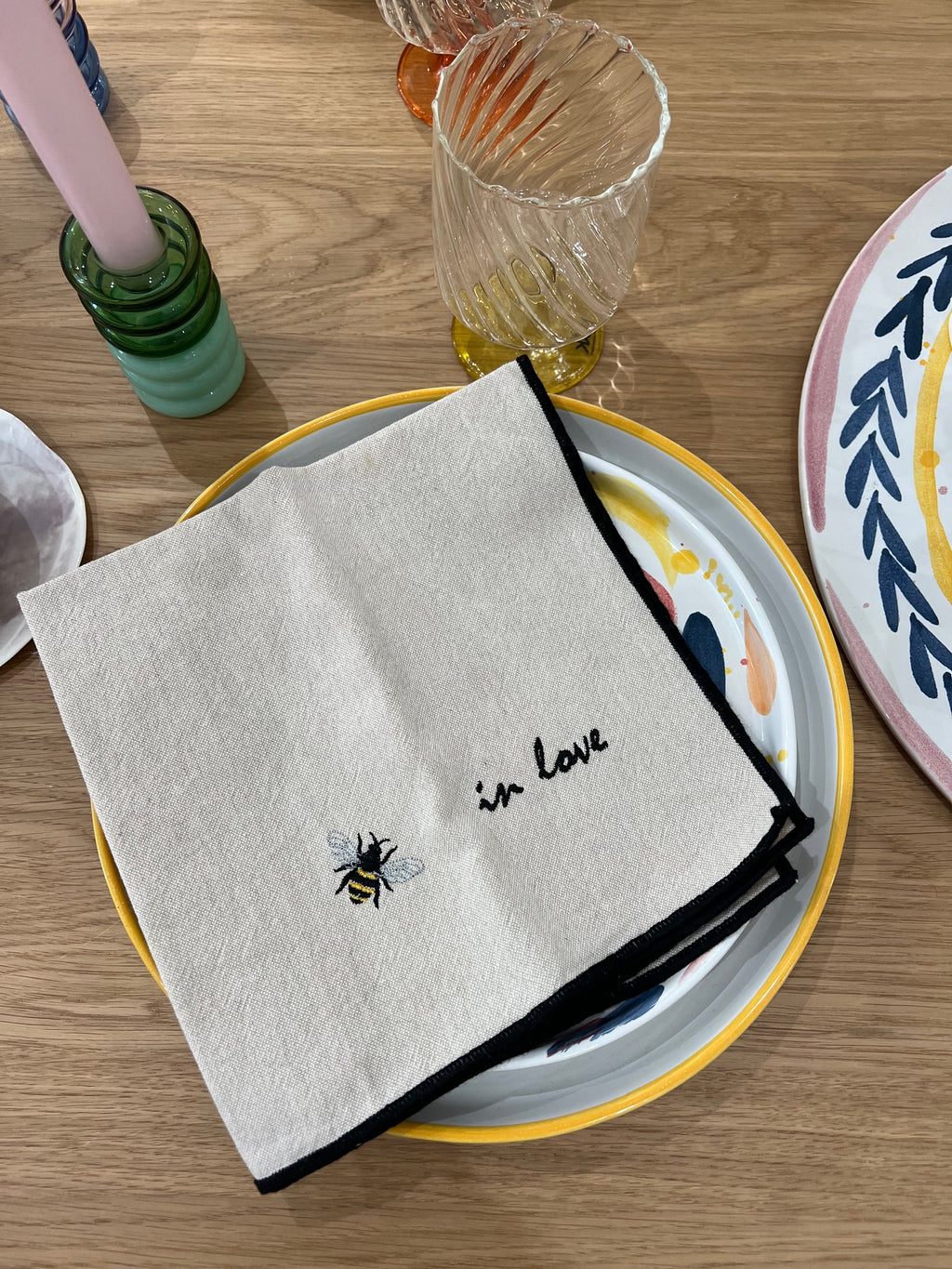 Serviette brodée - Be(e) in love
