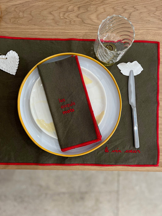 Set de table brodé- le vin coeur ?- rouge