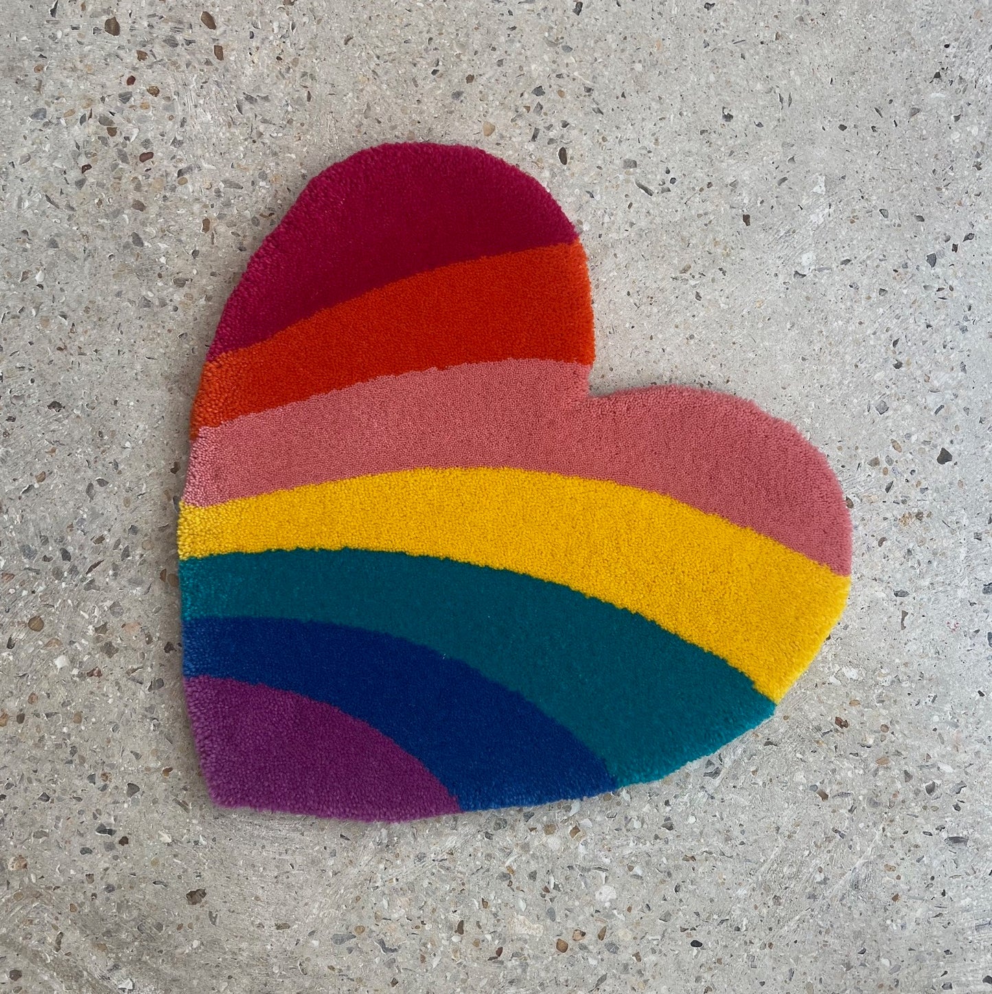 Tapis coeur arc en ciel