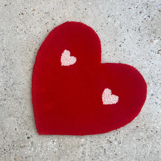 Tapis coeur rouge et blanc